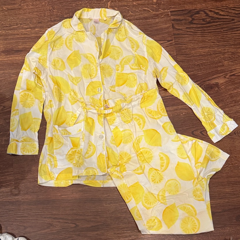 Victoria's Secret Yellow Lemon Print Pajama Set